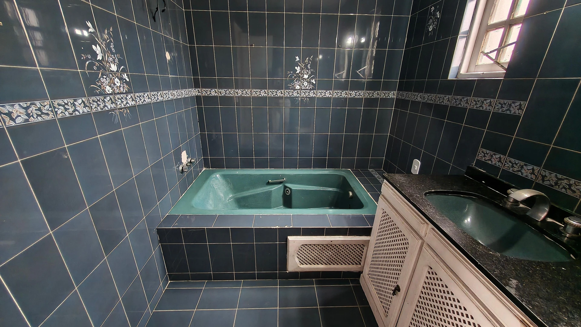 House, 250 m², with a bathtub — photo 38