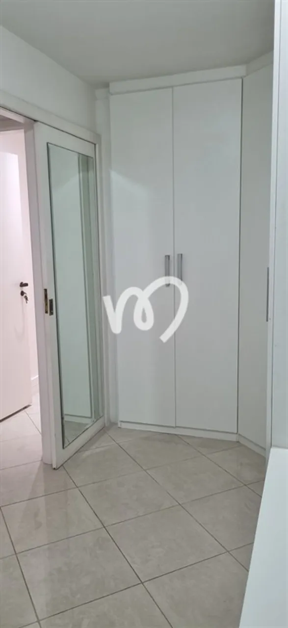 Reformed rooftop home with built-in wardrobes and 3 bedrooms — photo 18