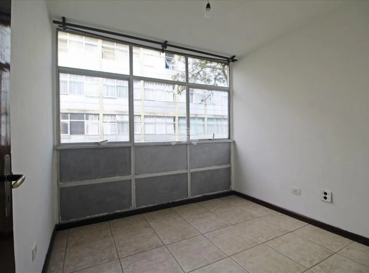2-bedroom apartment with a closed-off kitchen — photo 8