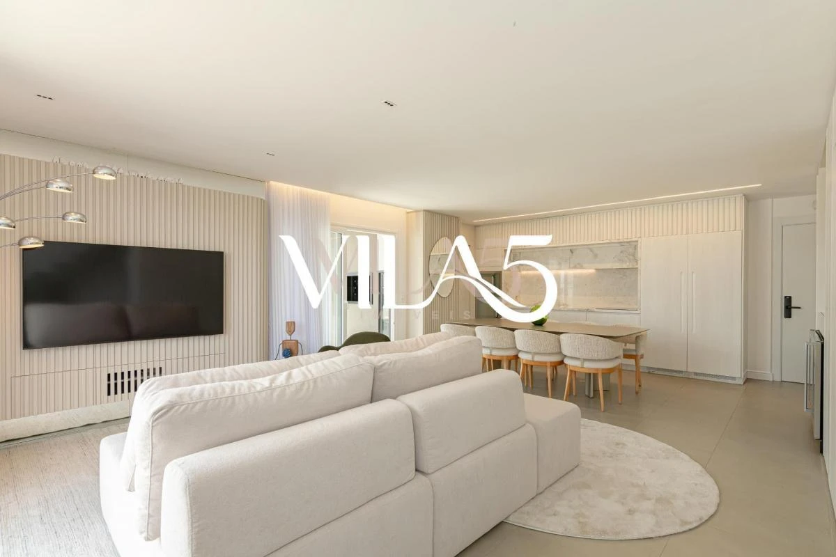 Furnished apartment, 195 m², with a glass-enclosed balcony — photo 15