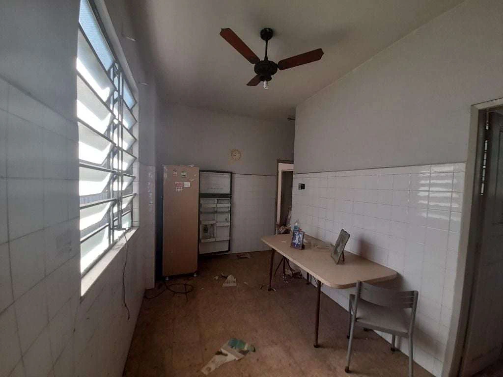 Casa mobiliada com 4 quartos e cozinha com fogão a gás — photo 14