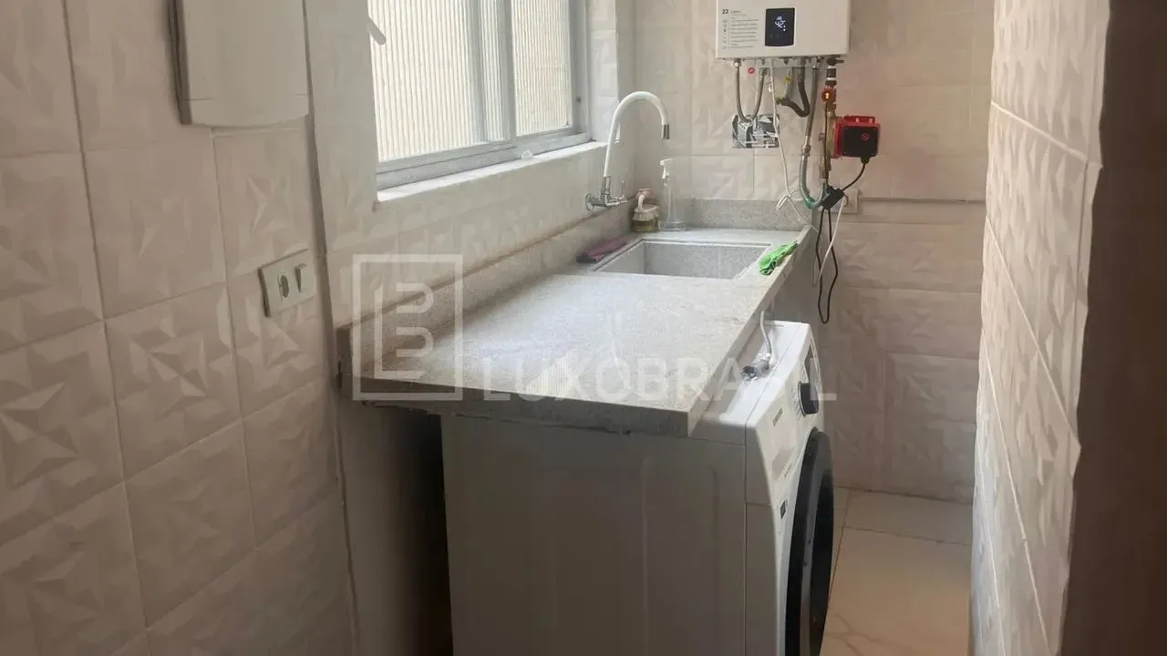 2-bedroom 2-bath apartment with an open-plan kitchen — photo 11