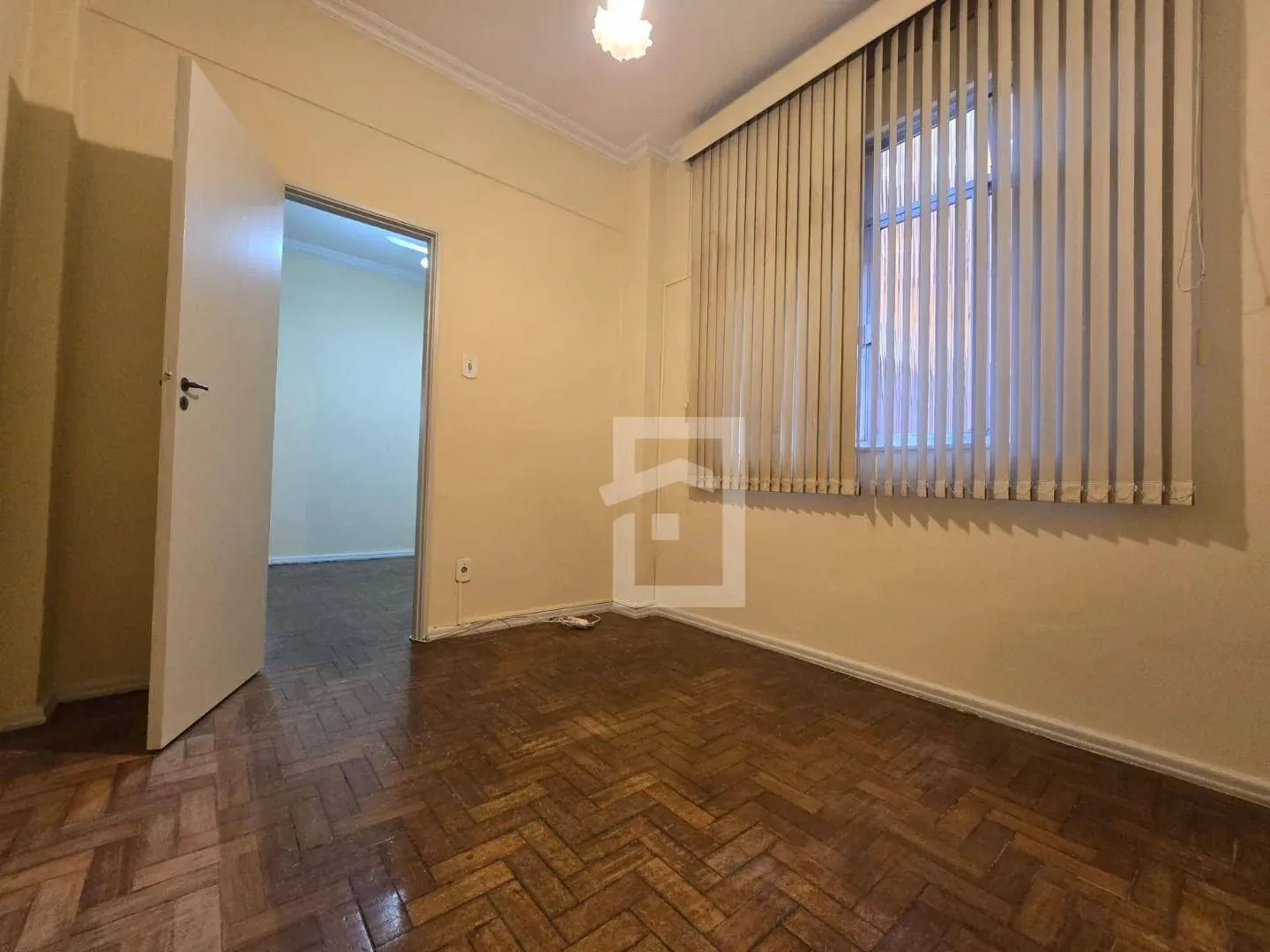 1-bedroom apartment with 24-hour concierge and 32 m² — photo 10