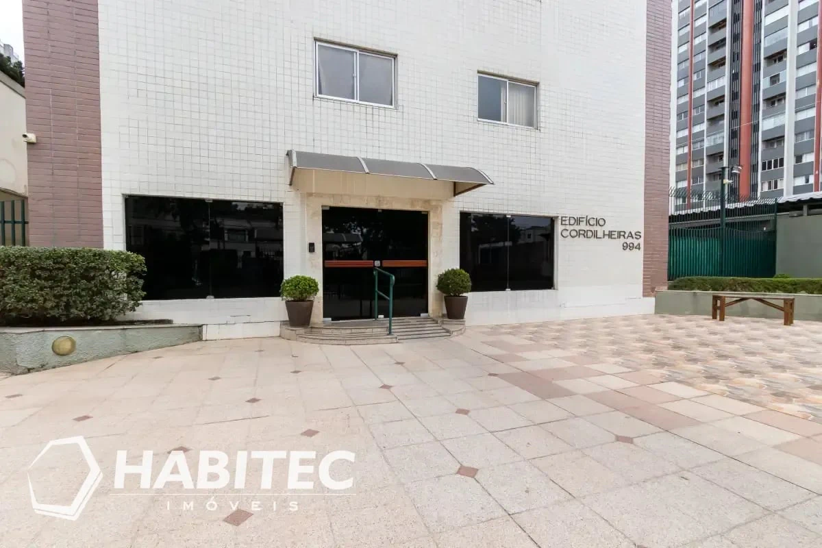 Квартира з 2 спальнями та дерев'яною підлогою або ламінатом — photo 18