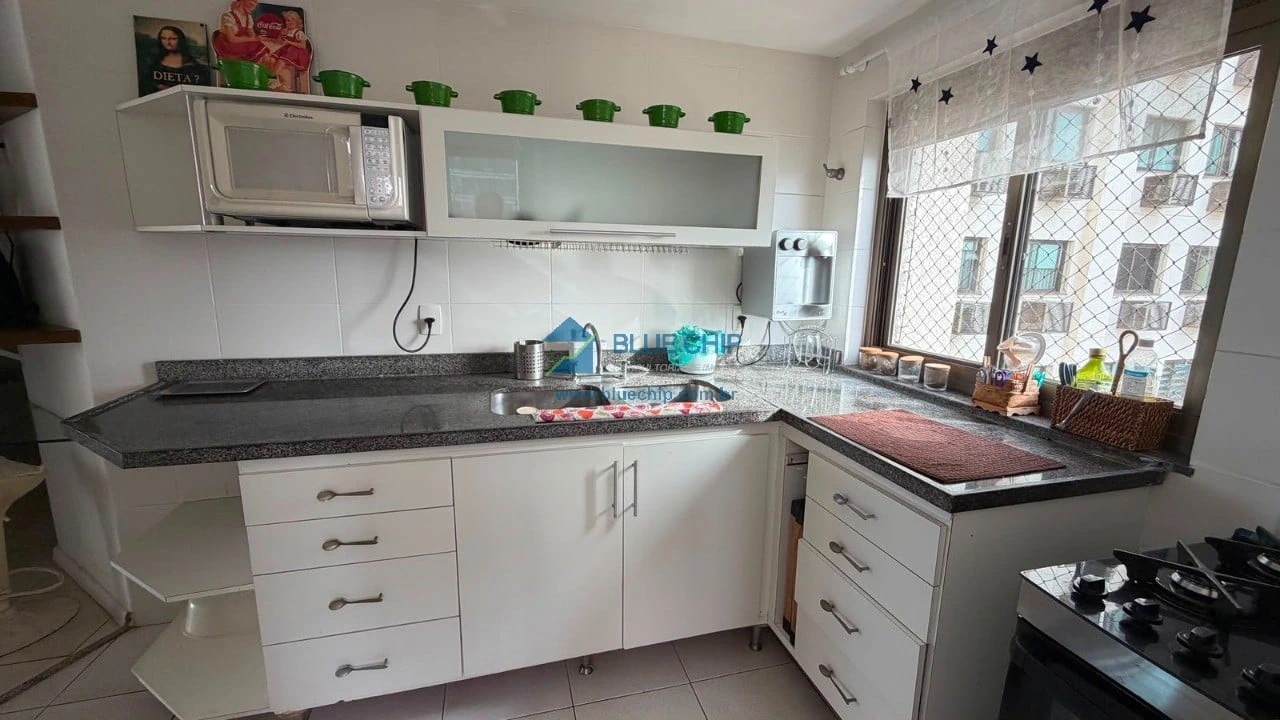 Furnished 3-bedroom apartment with enclosed balcony — photo 9