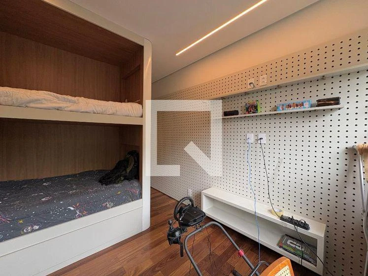 2-bedroom apartment with a glass-enclosed balcony — photo 14