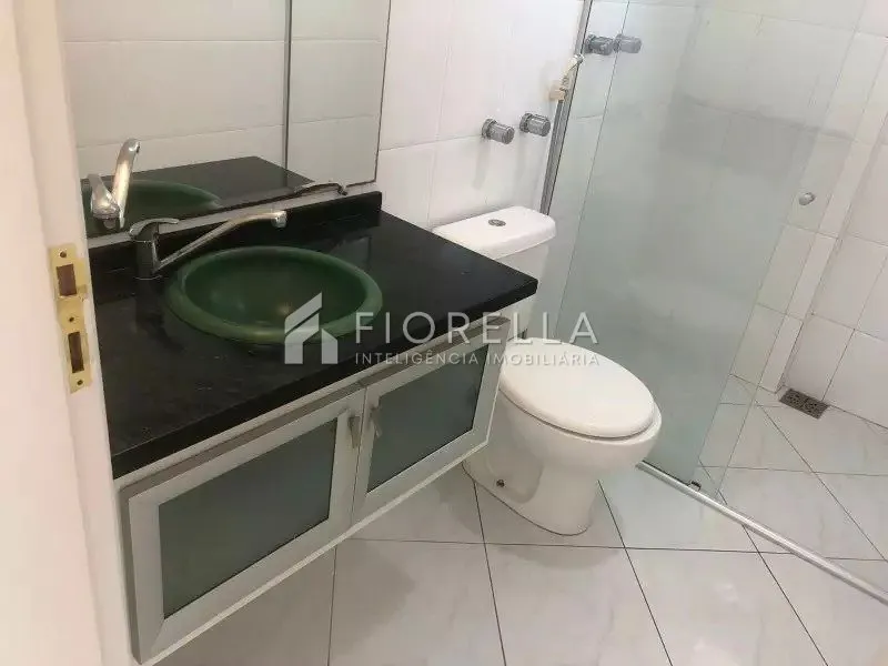 3-bedroom apartment with a glass-enclosed balcony — photo 22