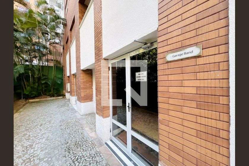 1-bedroom apartment with an open kitchen and balcony — photo 28