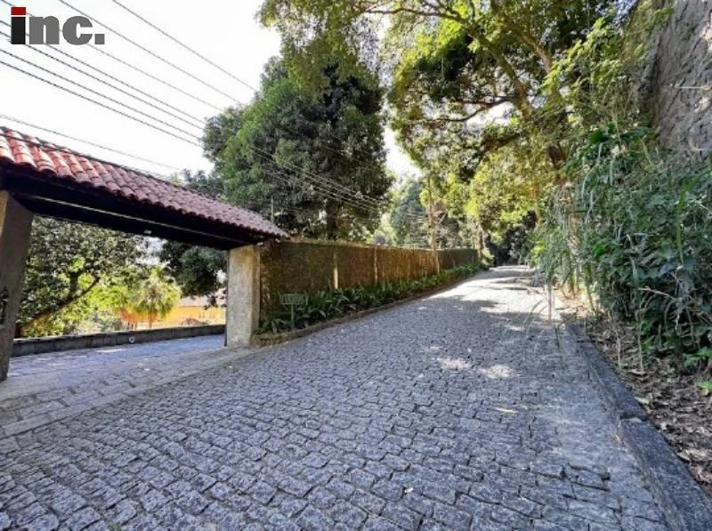Casa neocolonial con 4 dormitorios y 3 suites — photo 33