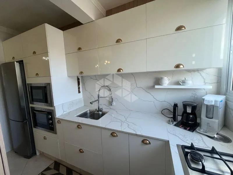 Furnished apartment, 100 m², with a glass-enclosed balcony — photo 11
