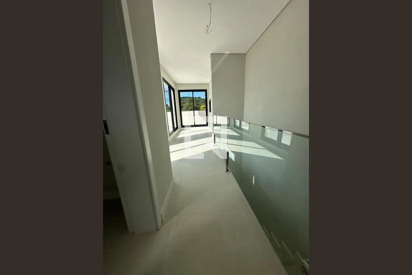 Furnished house, 205 m², with floor-to-ceiling windows — photo 24