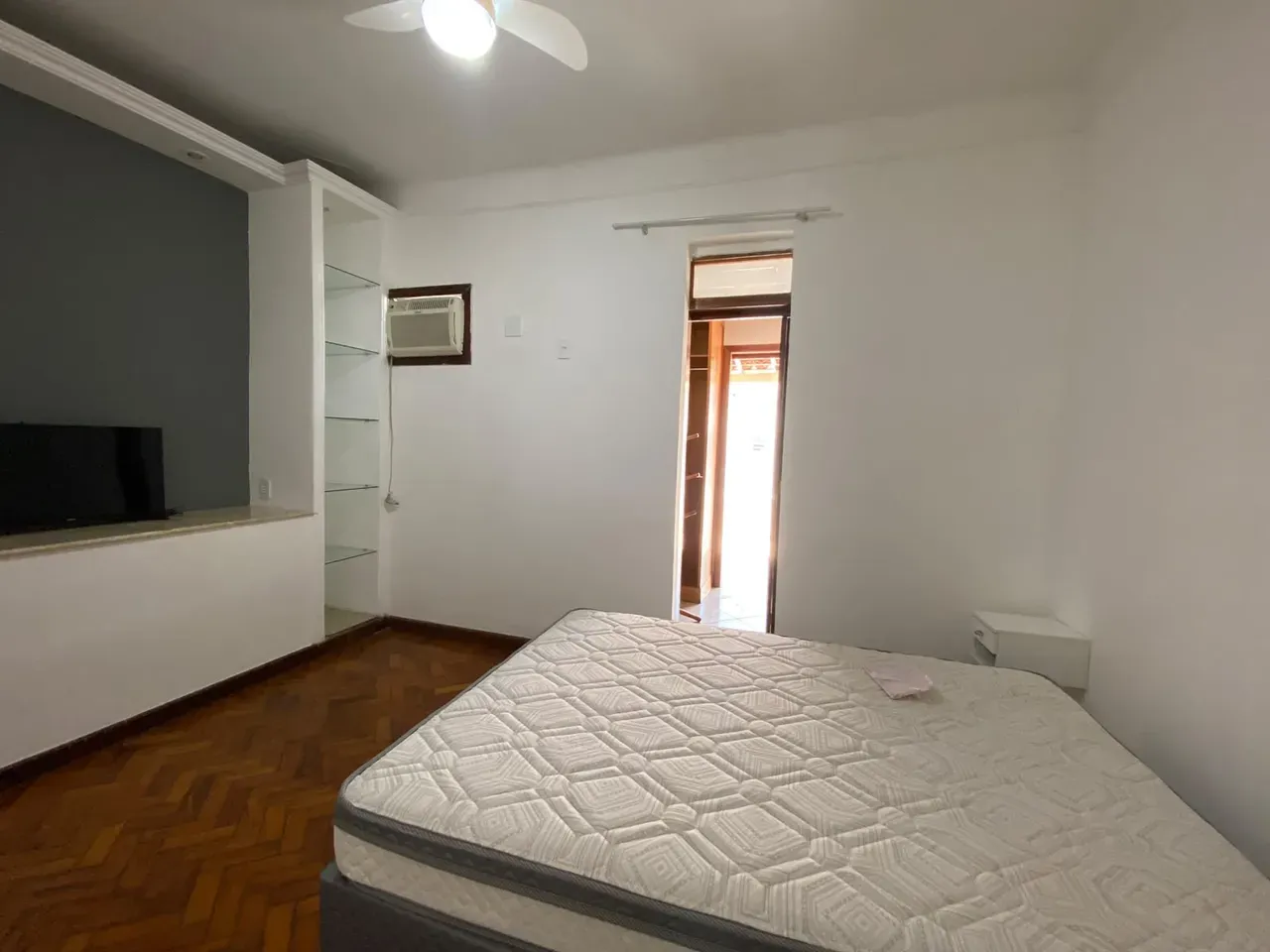 Walk-in closet in a 3-bedroom apartment, 153 m² — photo 3