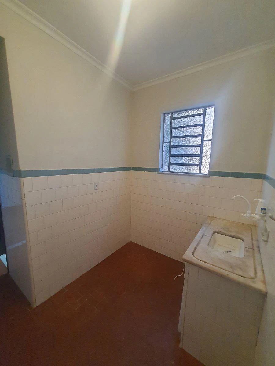 1-bedroom apartment with a glass shower enclosure — photo 3