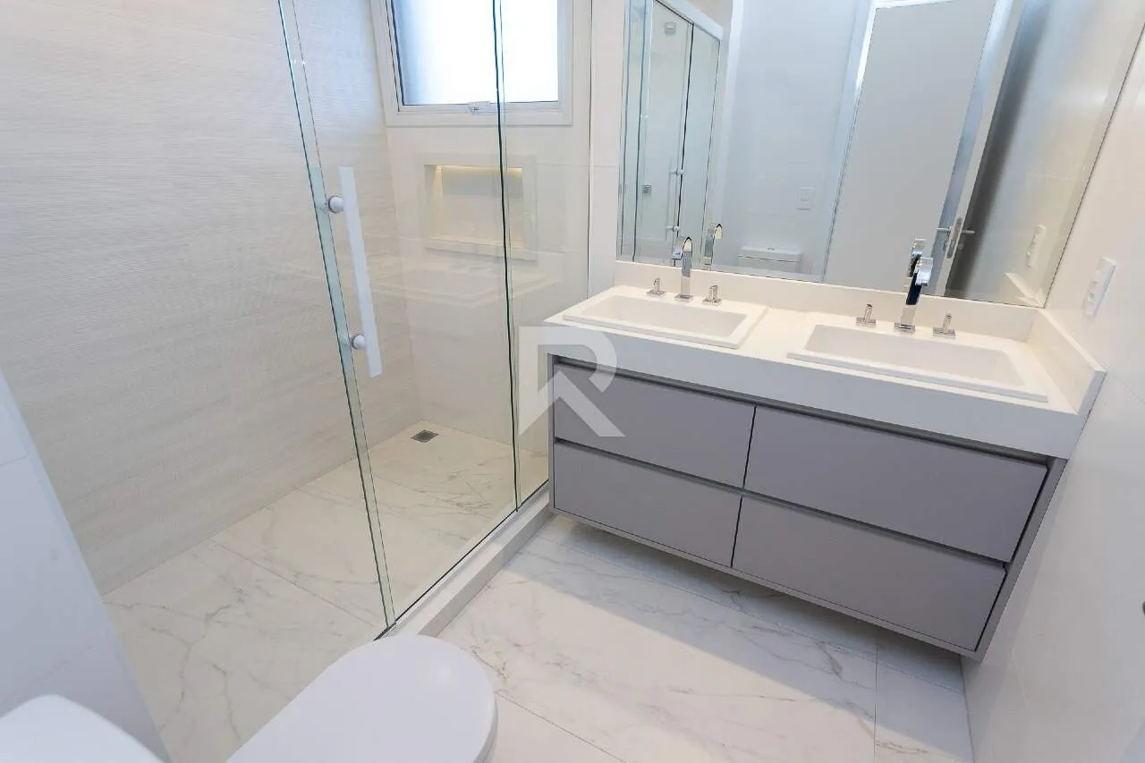 159 m² apartment with 4 bedrooms and a glassed-in balcony — photo 28