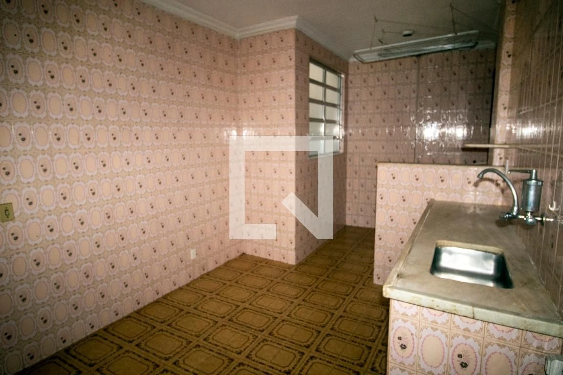 Unfurnished 2-bedroom apartment with a glass shower — photo 4