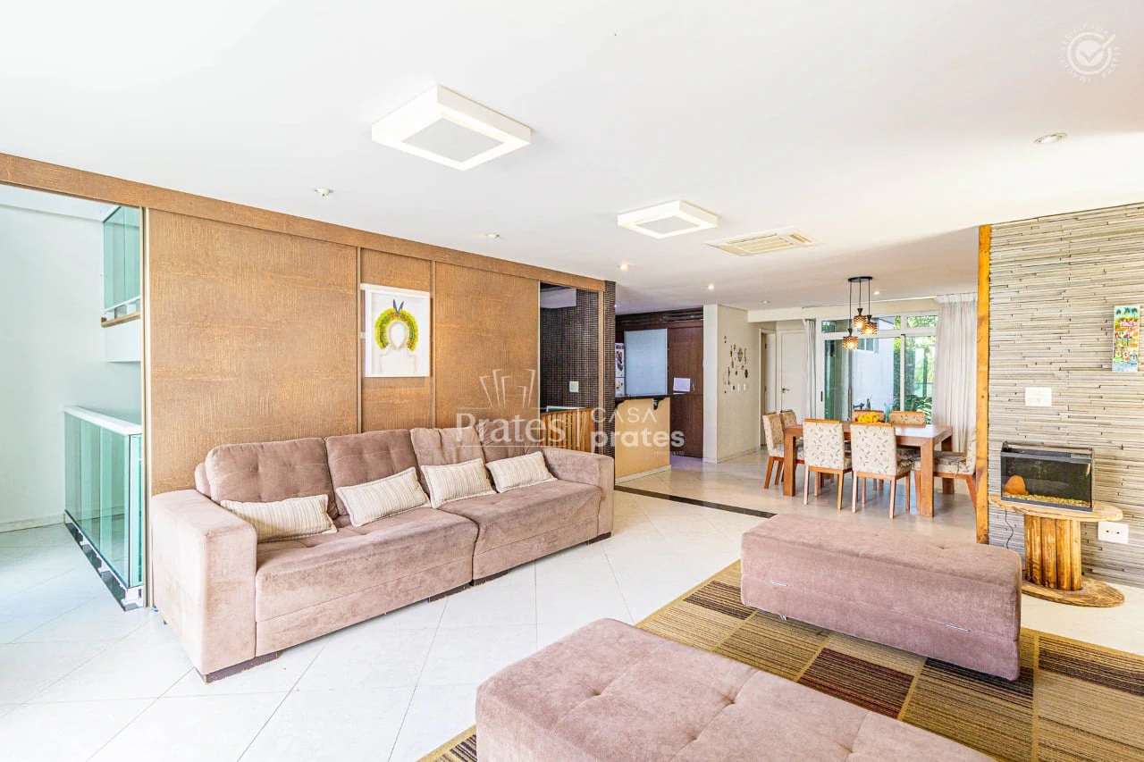 Closed-condo house with 4 bedrooms and 306 m²