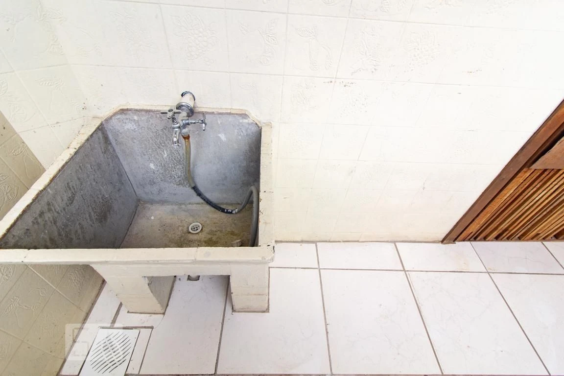 2-bedroom apartment with wood or laminate floors in Curitiba — photo 19