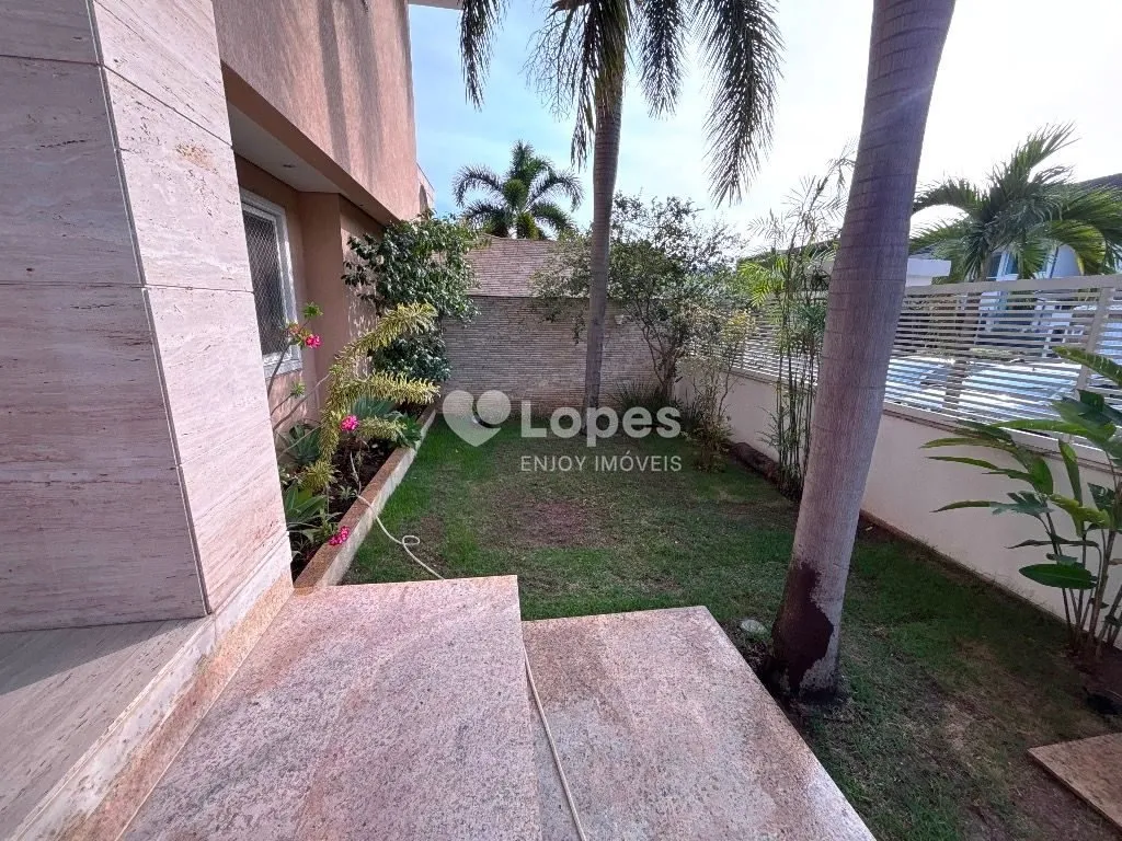 Unfurnished house with 7 bedrooms and 10 bathrooms — photo 25