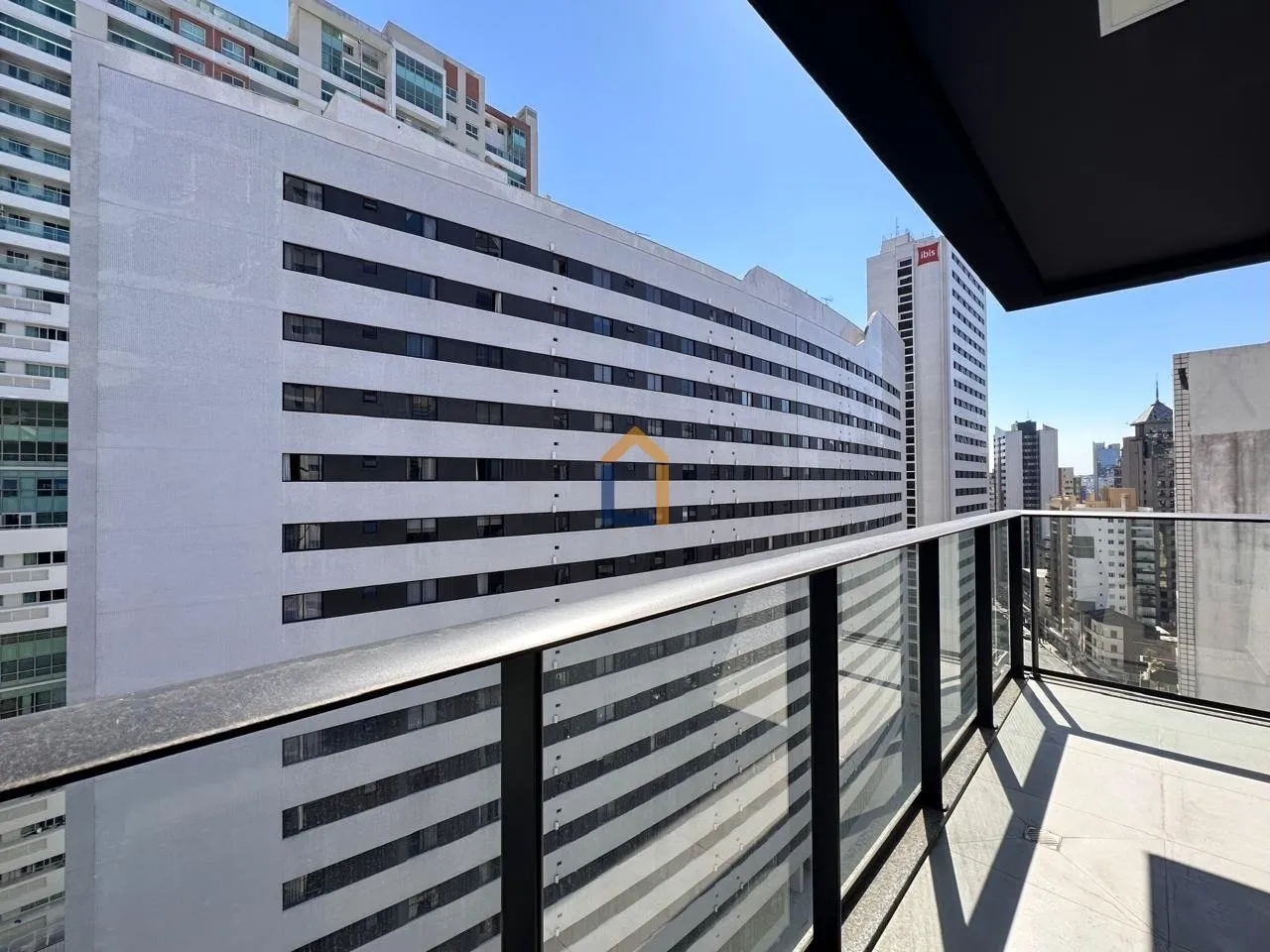 Furnished 26 m² apartment with a glass shower box — photo 26