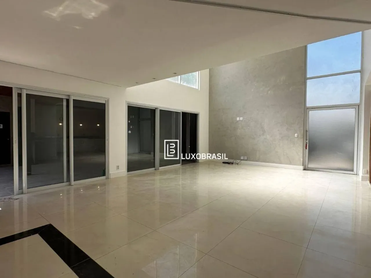 Unfurnished house with fitted kitchen and balcony — photo 20