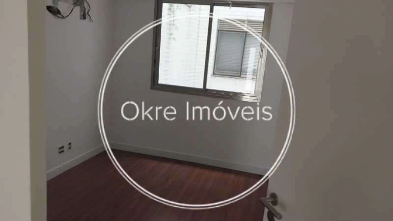 4-bedroom apartment with an open kitchen and stove — photo 8