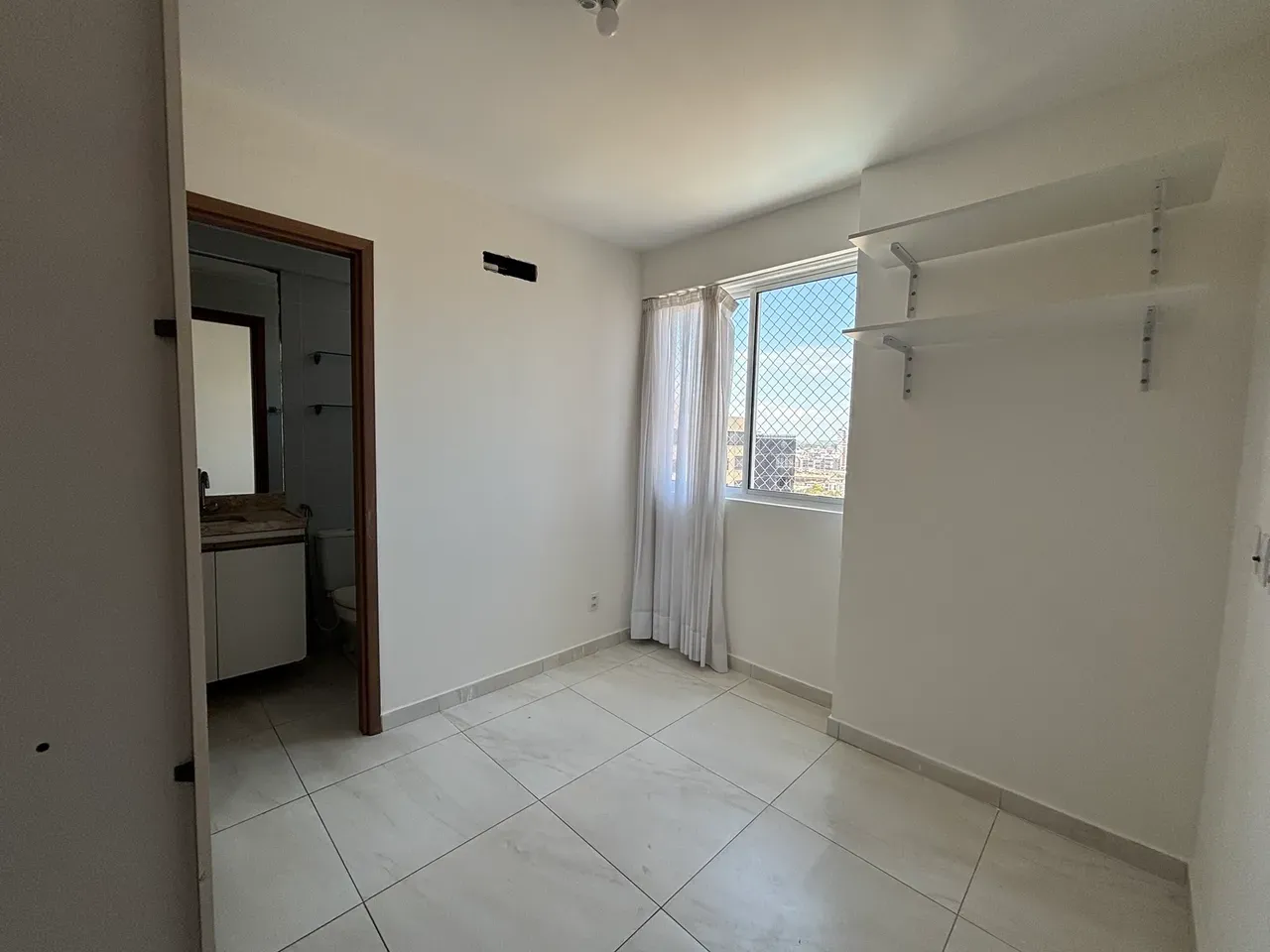 3-bedroom apartment with a glass-enclosed balcony — photo 3
