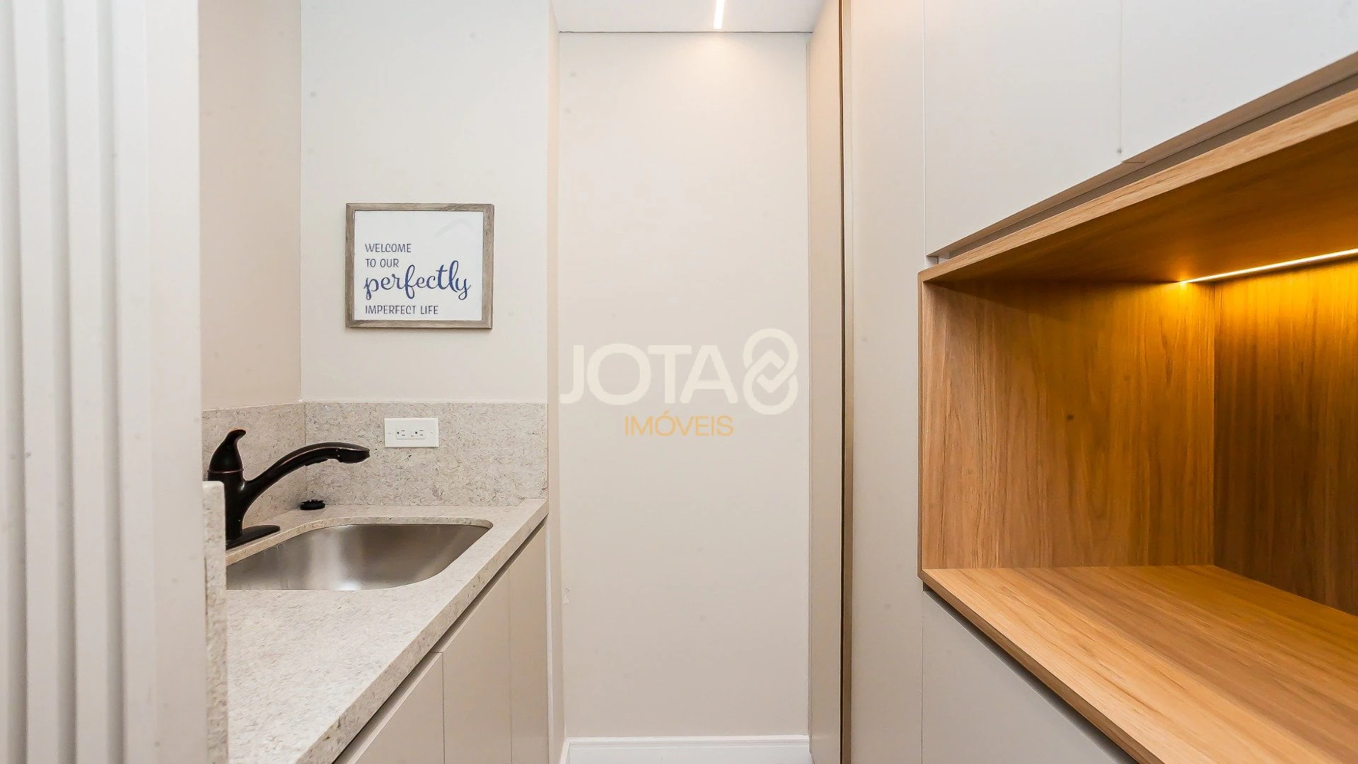 199 m² apartment with 2 bedrooms and a suite, 2 parking — photo 13
