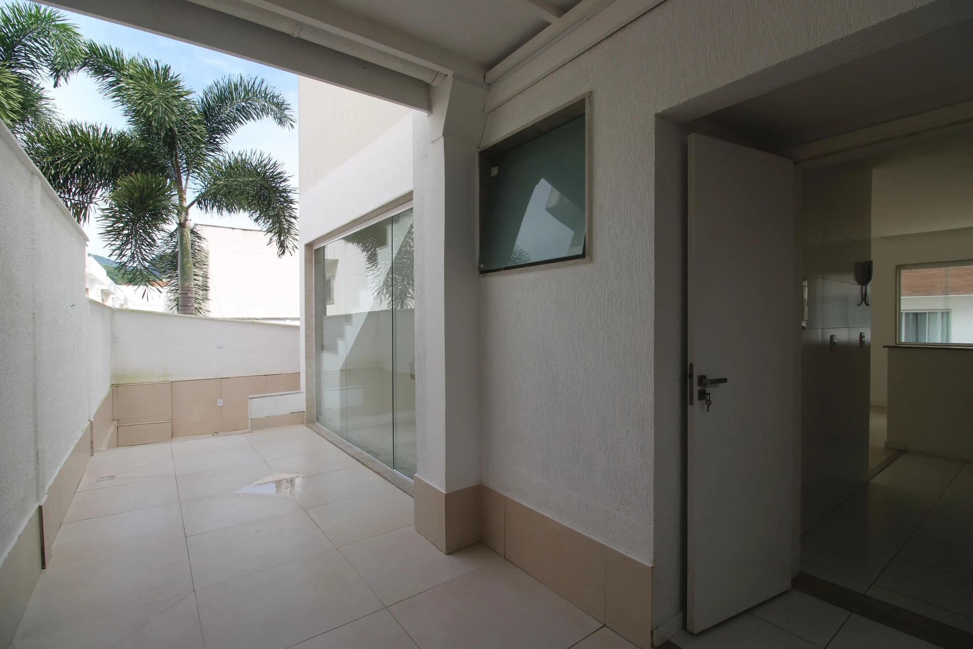3-bedroom house with a grill on the balcony — photo 5