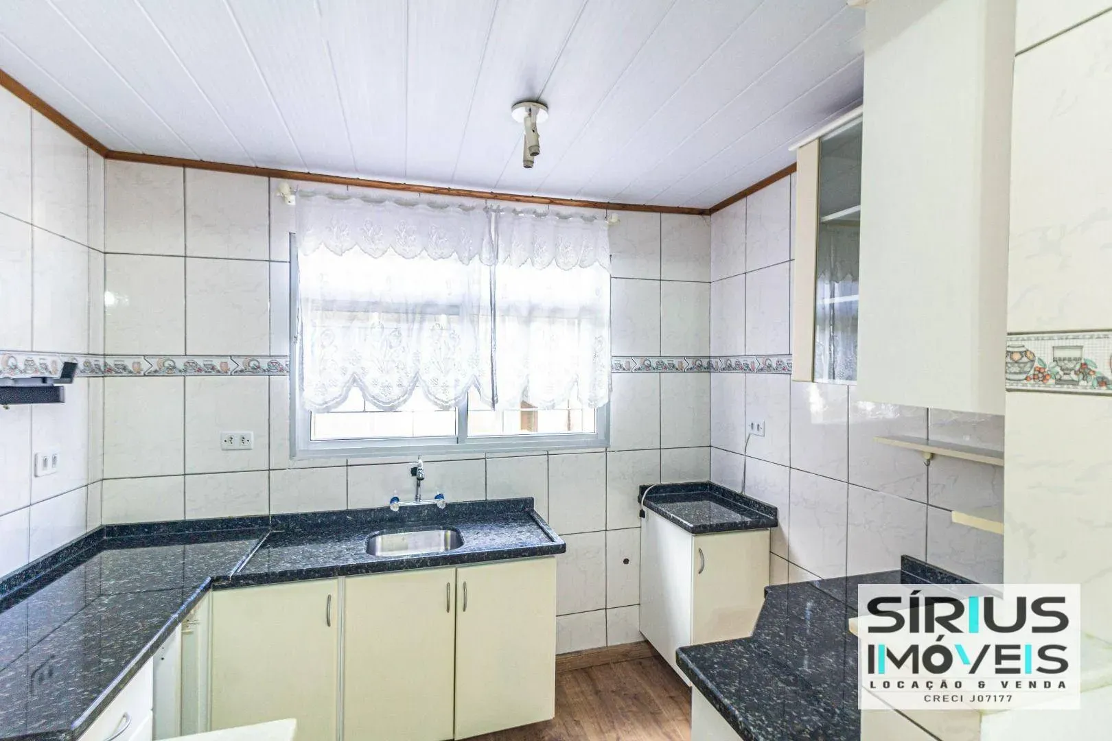4-bedroom house with a garden in Curitiba — photo 26