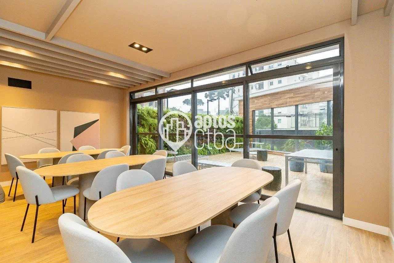 Glass-enclosed balcony in a 2-bedroom apartment, 81 m² — photo 23