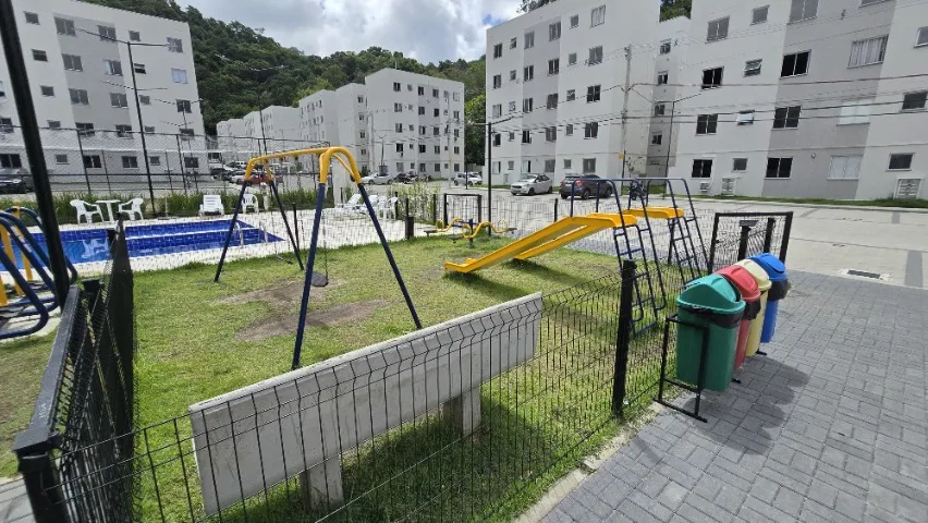 Apartamento sem mobília com cozinha separada e varanda — photo 10