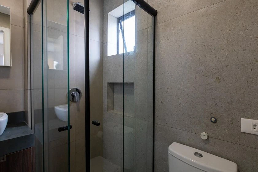 Estudio amueblado con 1 dormitorio y ducha de vidrio — photo 11