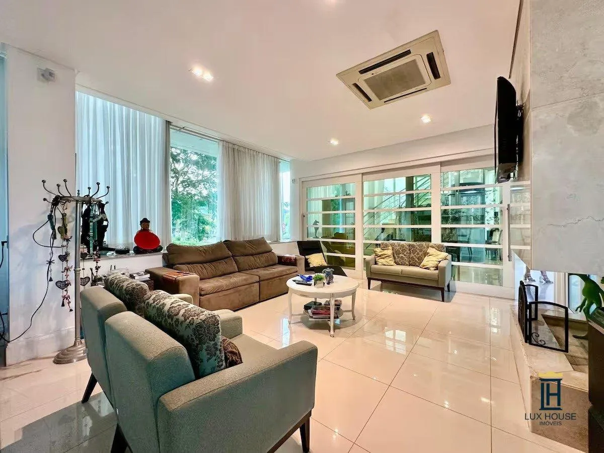 6-bedroom house with a bathtub in Florianópolis — photo 6