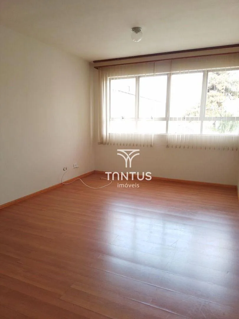 Wood or laminate floors in a 2-bedroom apartment, 58 m²