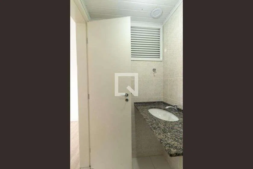 Apartment, 53 m², with wood or laminate floors — photo 2