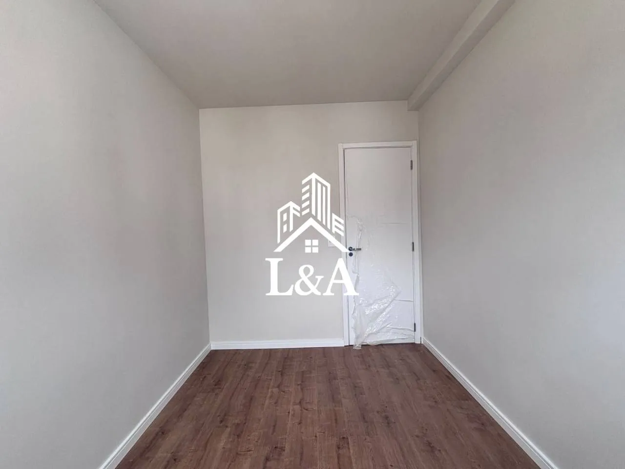 3-bedroom apartment in a building with a pool — photo 17