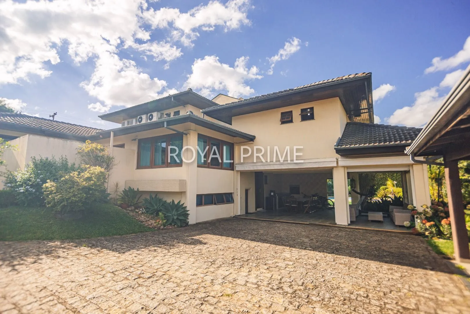 Furnished house in a gated community with 4 bedrooms and 5 baths — photo 4