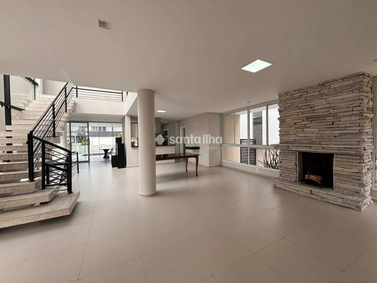 5-bedroom house with a water view — photo 11