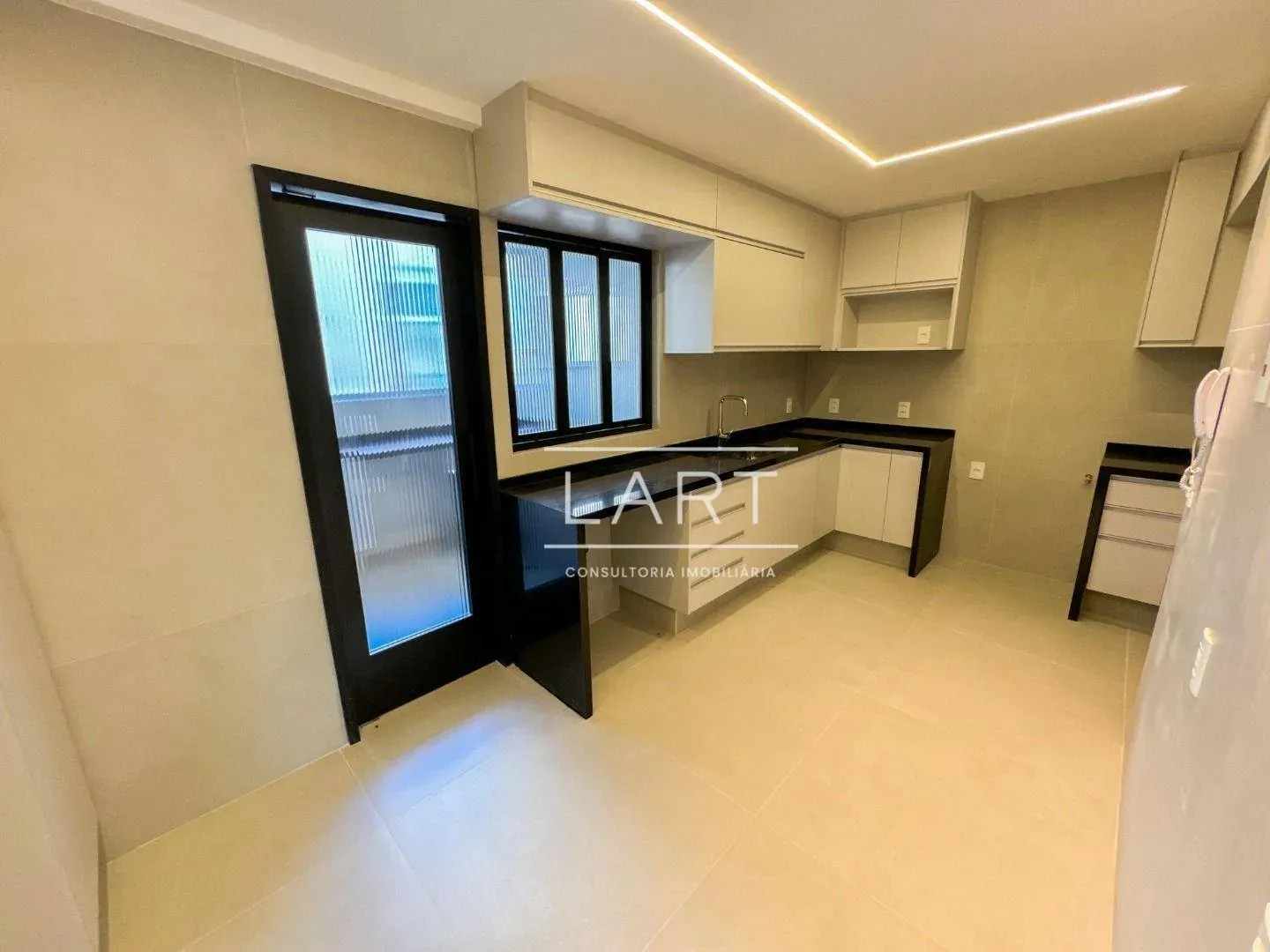 Панорамні вікна та 3 спальні: квартира 150 м² — photo 2