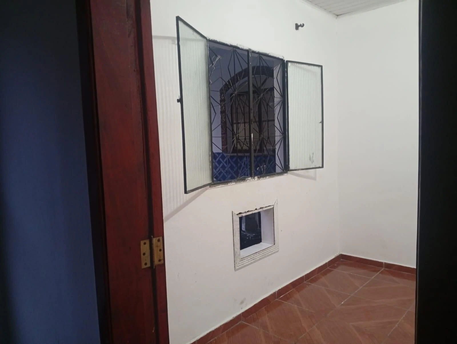 Незамебльований студіо з 1 спальнею та електричним душем — photo 9