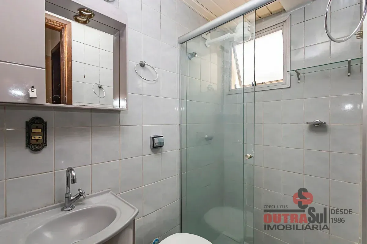 Wood or laminate floors in a 2-bedroom apartment, 41 m² — photo 19