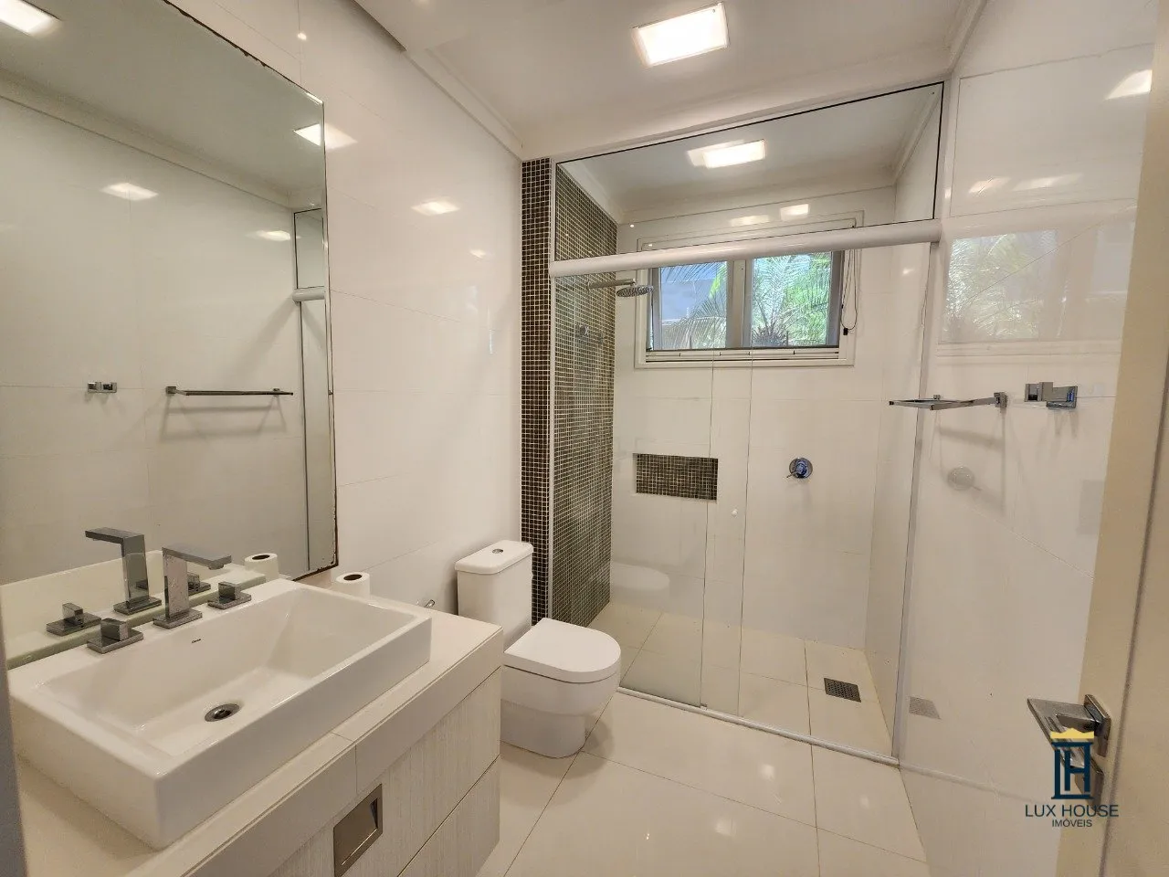 Furnished house with 7 en-suite bedrooms and 10 baths — photo 38
