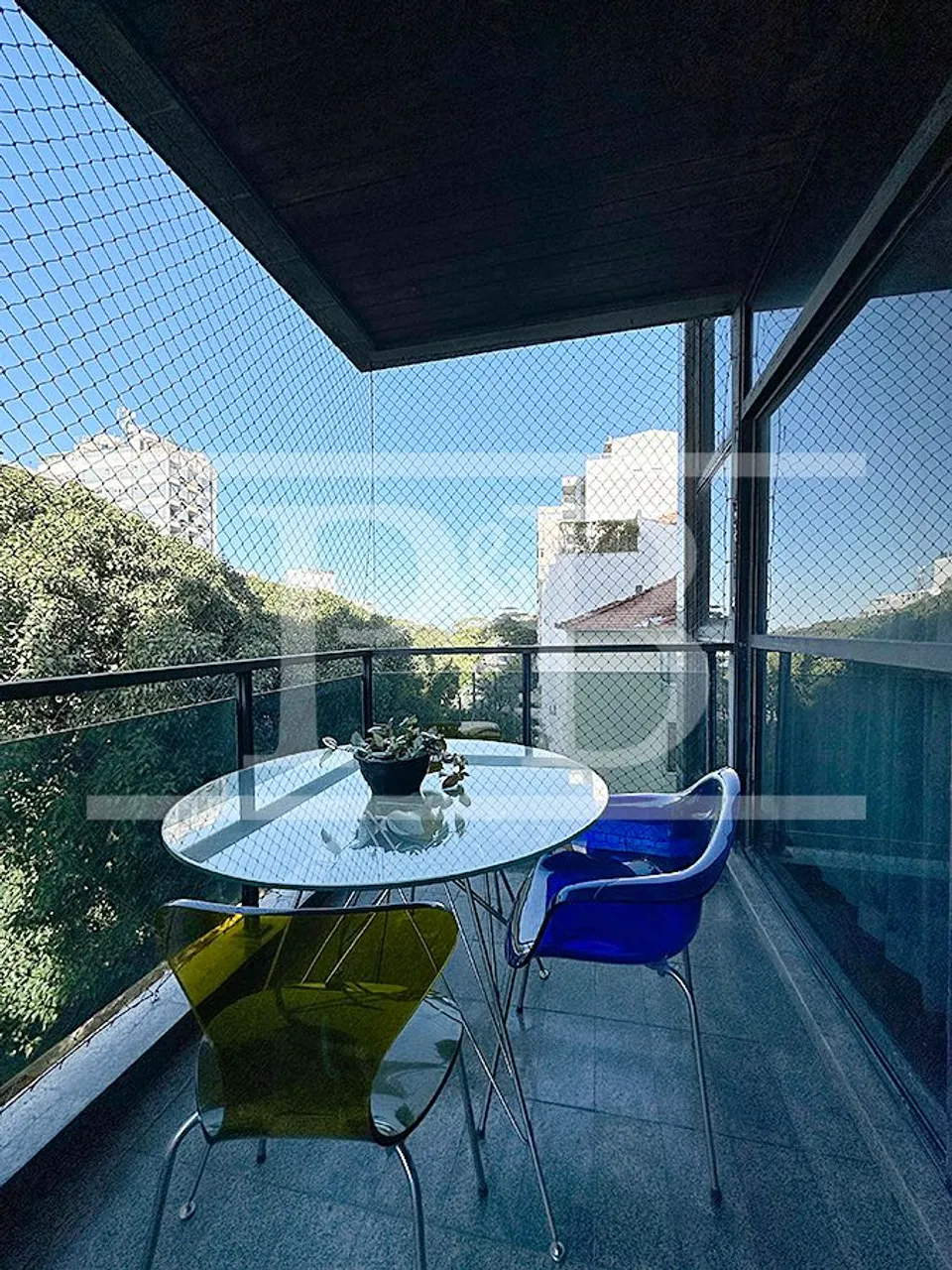 4-bedroom apartment with 250 m² and glassed-in balcony — photo 16