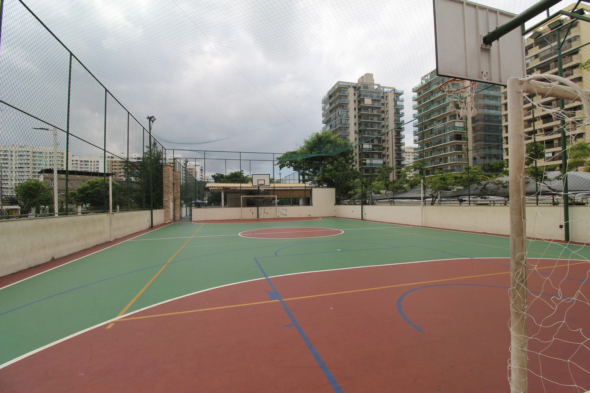 Apartment with 3 bedrooms and 2 bathrooms plus balcony — photo 19