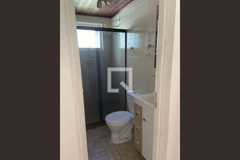 Apartamento de 2 quartos com cozinha separada e 65 m²