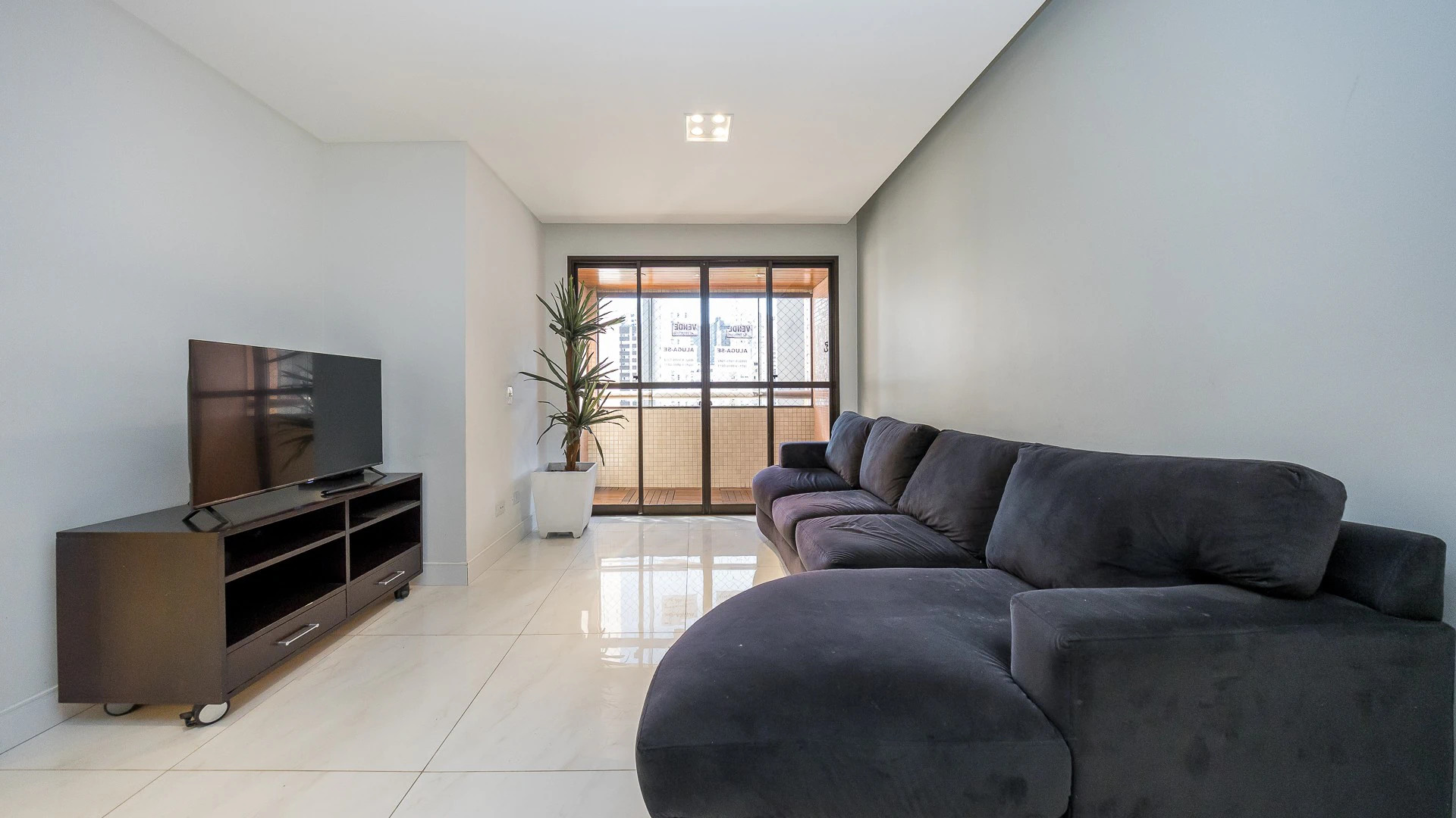 3-bedroom apartment with open-plan kitchen and 3 parking