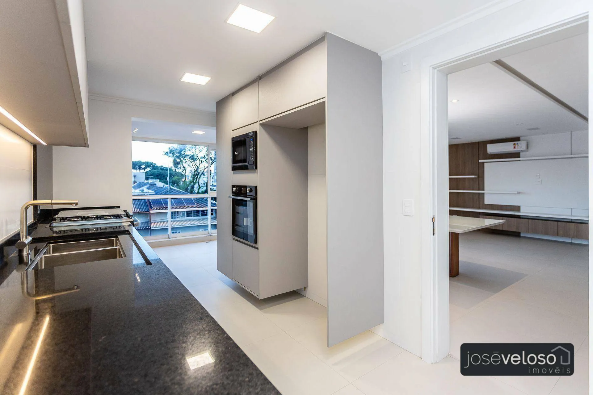 Apartment with open-plan kitchen and 4 bedrooms, 297 m² — photo 16