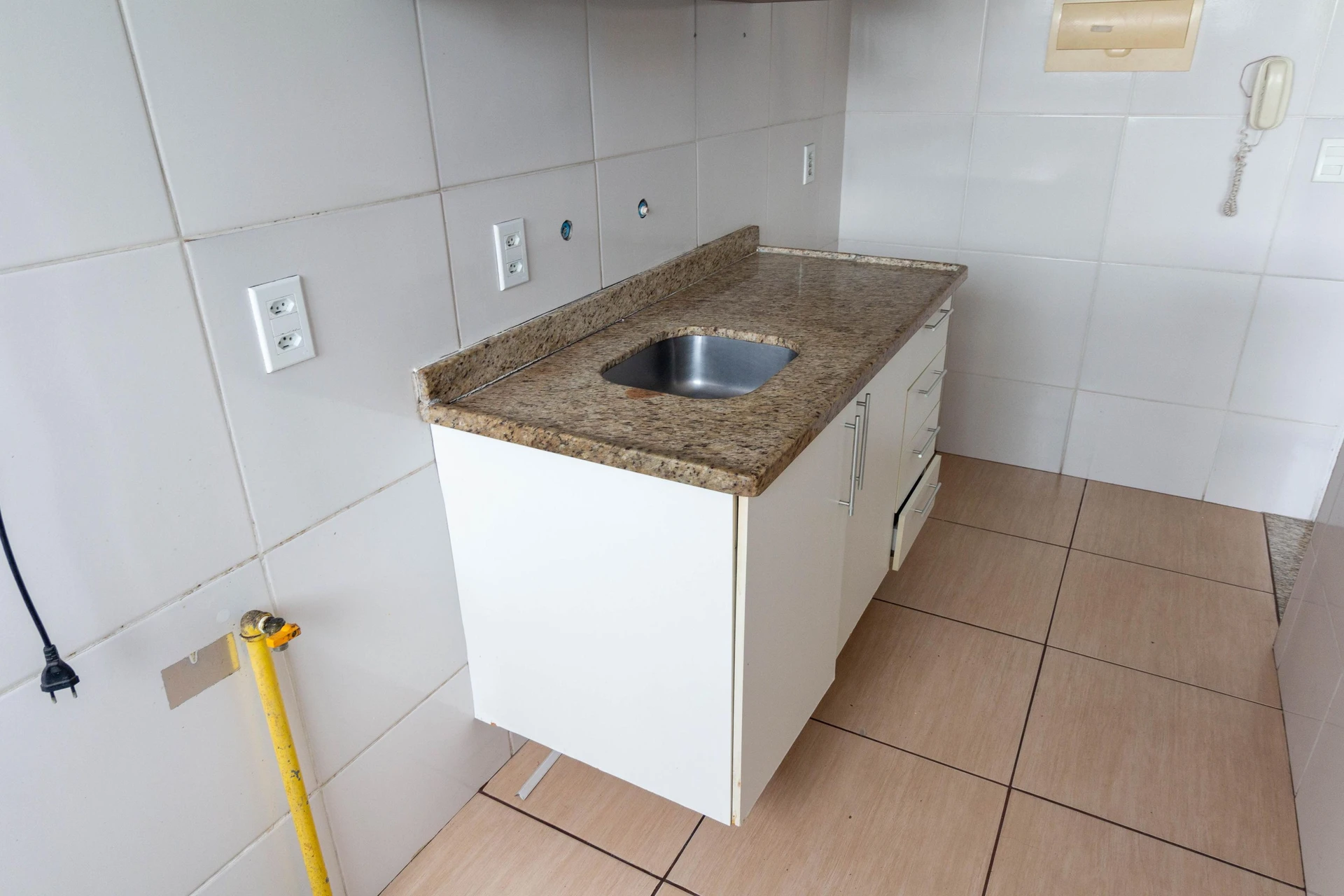 2-bedroom apartment with a grill on the balcony — photo 16
