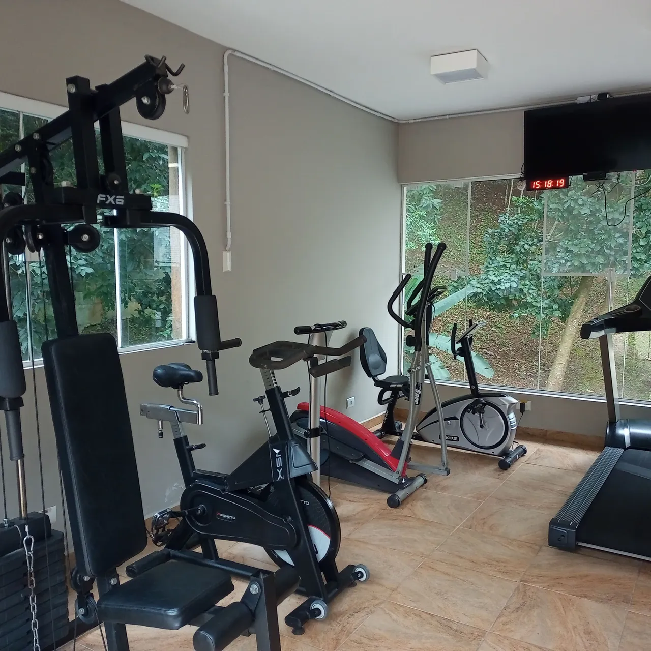 3-bedroom apartment in a building with a gym — photo 7