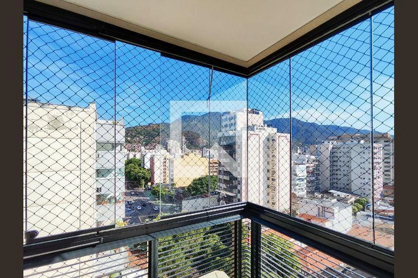 3-bedroom apartment with a mountain view